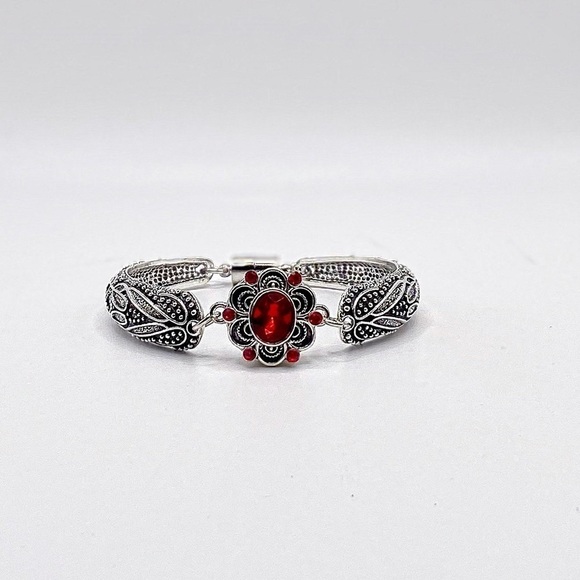 Jewelry - Vintage Style Snap Jewelry Bracelet Ginger Snap w/ Red stone Great Gift NWT